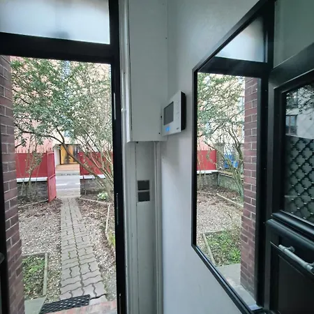 Brique Et Silex Terrasse Jardin Parking Villa Rouen