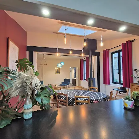 Brique Et Silex Terrasse Jardin Parking Villa *