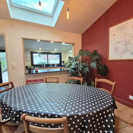Villa Brique Et Silex Terrasse Jardin Parking